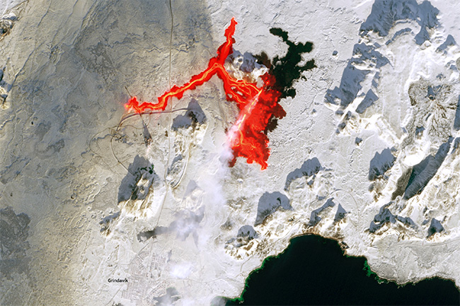 Fuego y hielo: nueva y dramática erupción volcánica en Islandia, vista desde el espacio