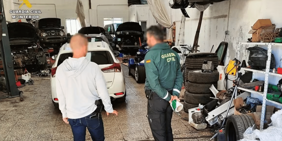 Cierre ilegal de talleres de coches en Guardamar