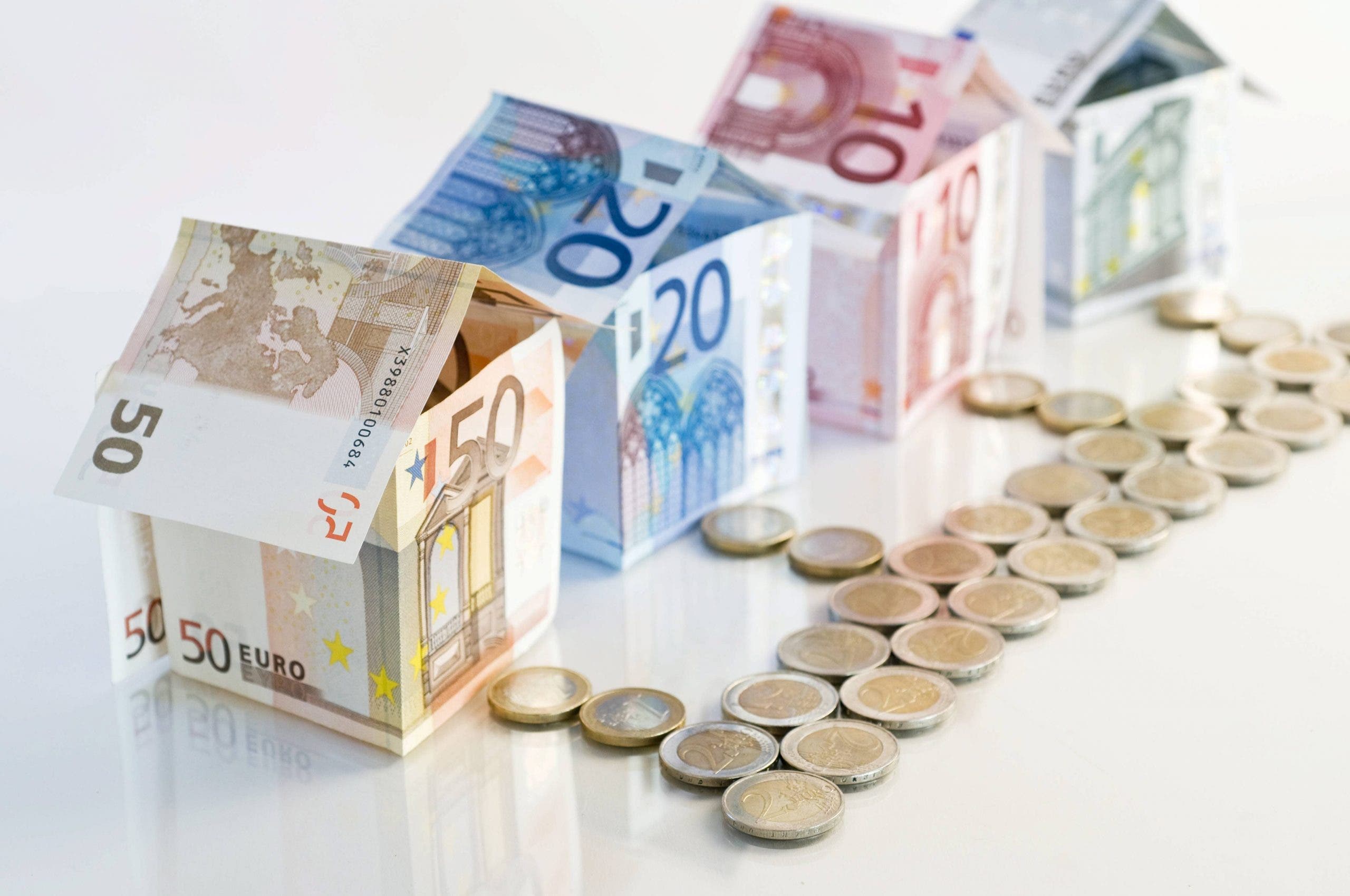 Las ventas de viviendas se desploman un 11% en España y se conceden MUCHAS menos hipotecas, según muestran nuevas cifras