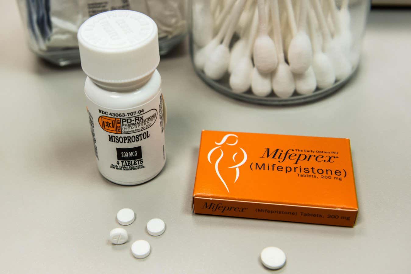 Los medicamentos abortivos son tan seguros a través de la telesalud como en el consultorio de un médico