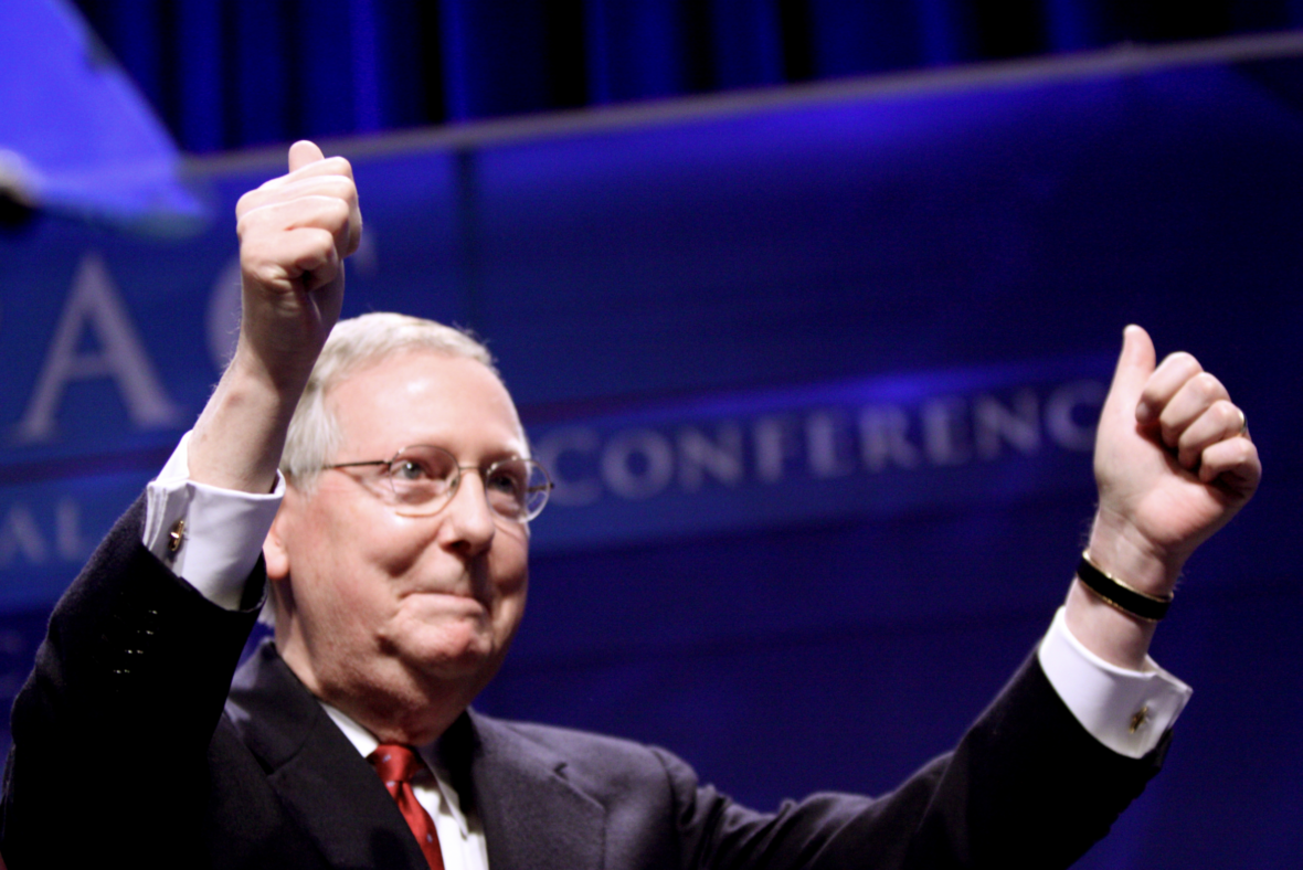 Mitch McConnell renuncia como líder republicano del Senado