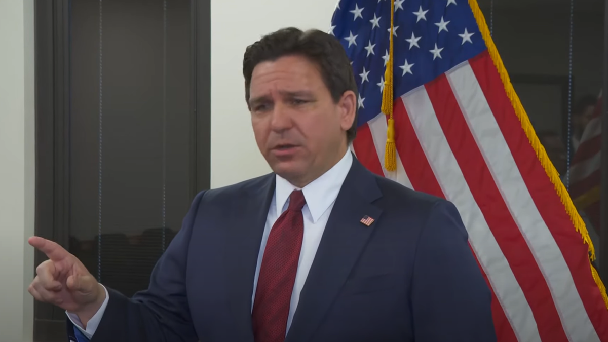‘Dedos de pollo y tazas de pudín’: la campaña de Trump critica a Ron DeSantis por una llamada privada en la que afirma que no será vicepresidente