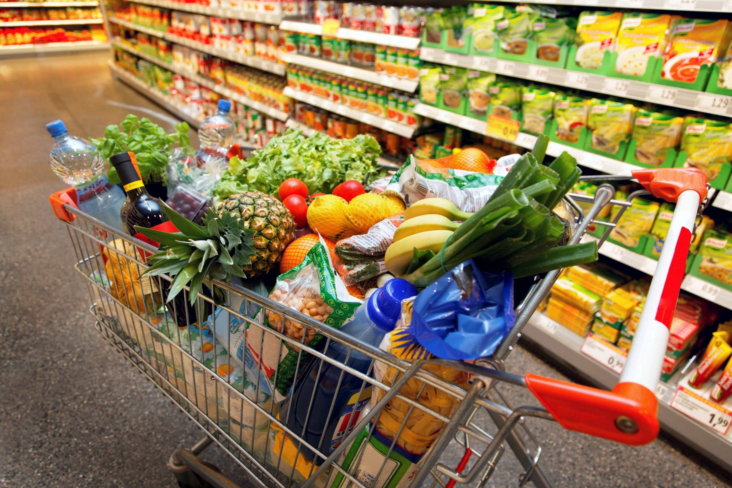 Los supermercados en España serán investigados por “no bajar los precios a los clientes a pesar de recibir recortes de impuestos”