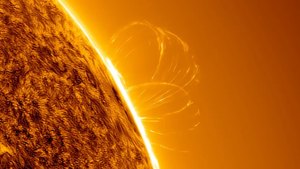 Bucles de plasma fantasmales permanecen en el sol después de una explosión solar masiva (fotos)