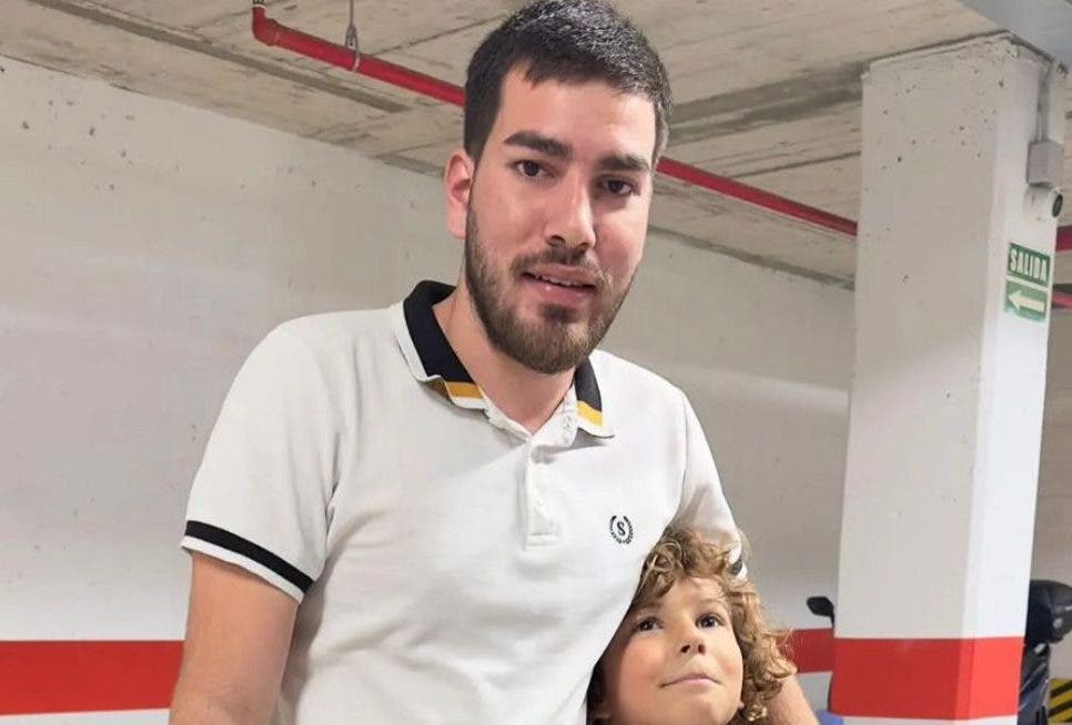 A un conductor expatriado de Glovo, de 22 años, le roban su bicicleta frente a un McDonald’s en San Pedro de Marbella, y los lugareños reaccionan de la manera más conmovedora.