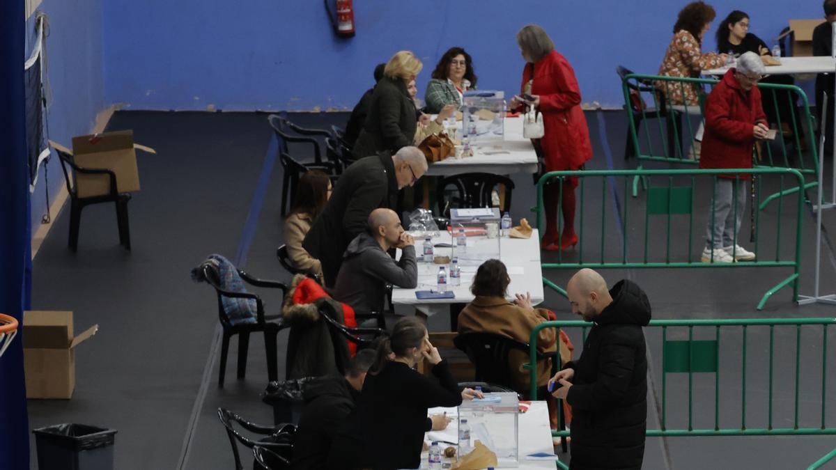 Sumar denuncia una agresión de una apoderada del PP, pero los populares lo niegan