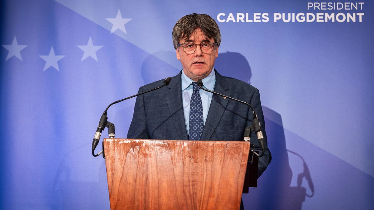 Puigdemont apunta a «una trama delictiva»