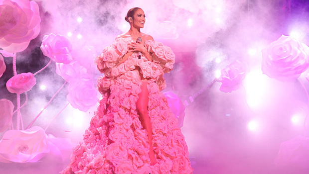 Jennifer Lopez cautiva con un vestido con rosas rosas para la actuación de ‘SNL’ – Hollywood Life