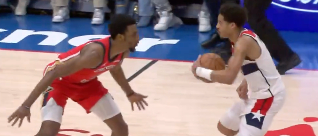 Jordan Poole recibió una de las llamadas más fáciles en la historia de la NBA