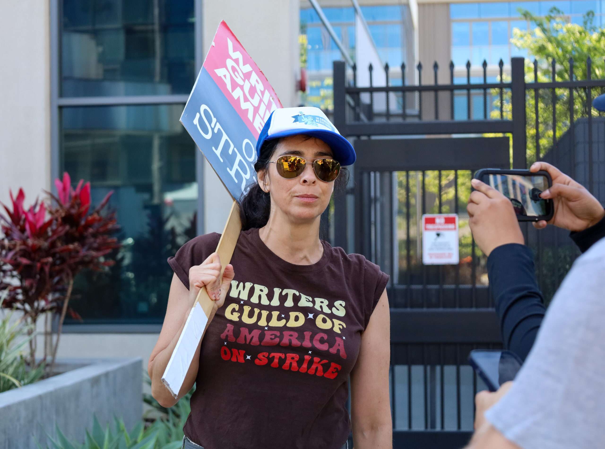 La demanda de derechos de autor de Sarah Silverman contra OpenAI está llena de afirmaciones sin sentido