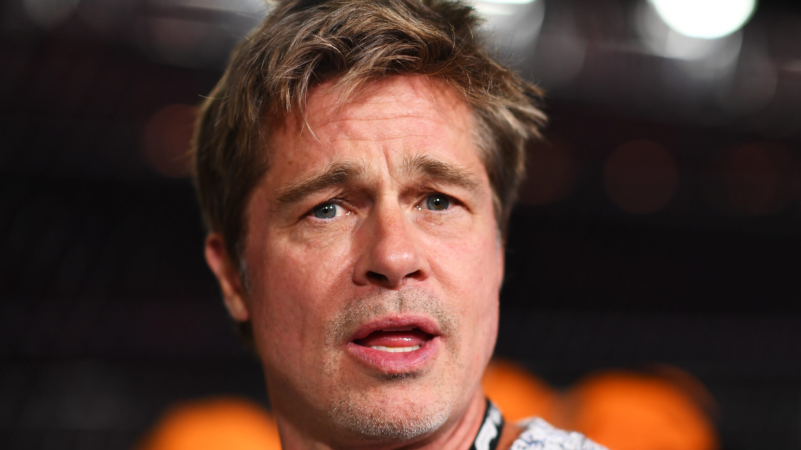 La hija de Brad Pitt, Shiloh, se muda con él y deja a su mamá Angelina Jolie:…