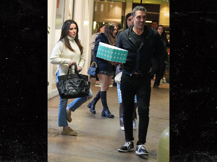 Kyle Richards y Mauricio Umansky salen juntos para el cumpleaños de su hija