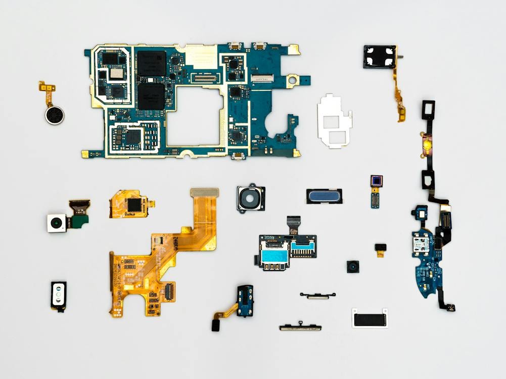 Cómo funcionan las computadoras: para los novatos entre nosotros.  |  de Ofelia P Johnson |  marzo de 2024