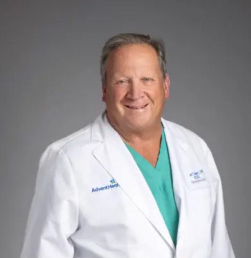El Dr. Robert T. Hoover II se une a la nueva ubicación del Central Florida Foot & Ankle Institute en AdventHealth Apopka’s Medical Plaza