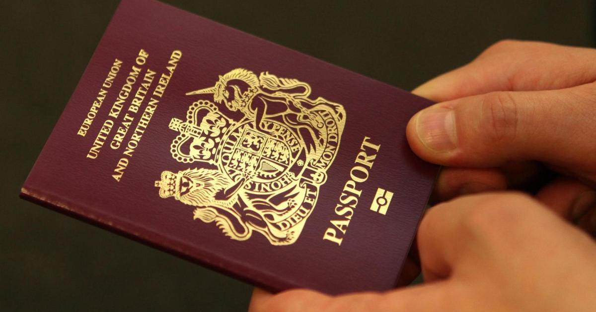 Asegúrese de que los pasaportes estén en orden, cuente sus 90 días