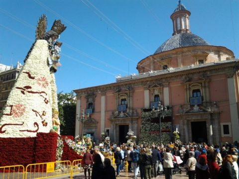 Mere Fallas se suelta sobre Valencia