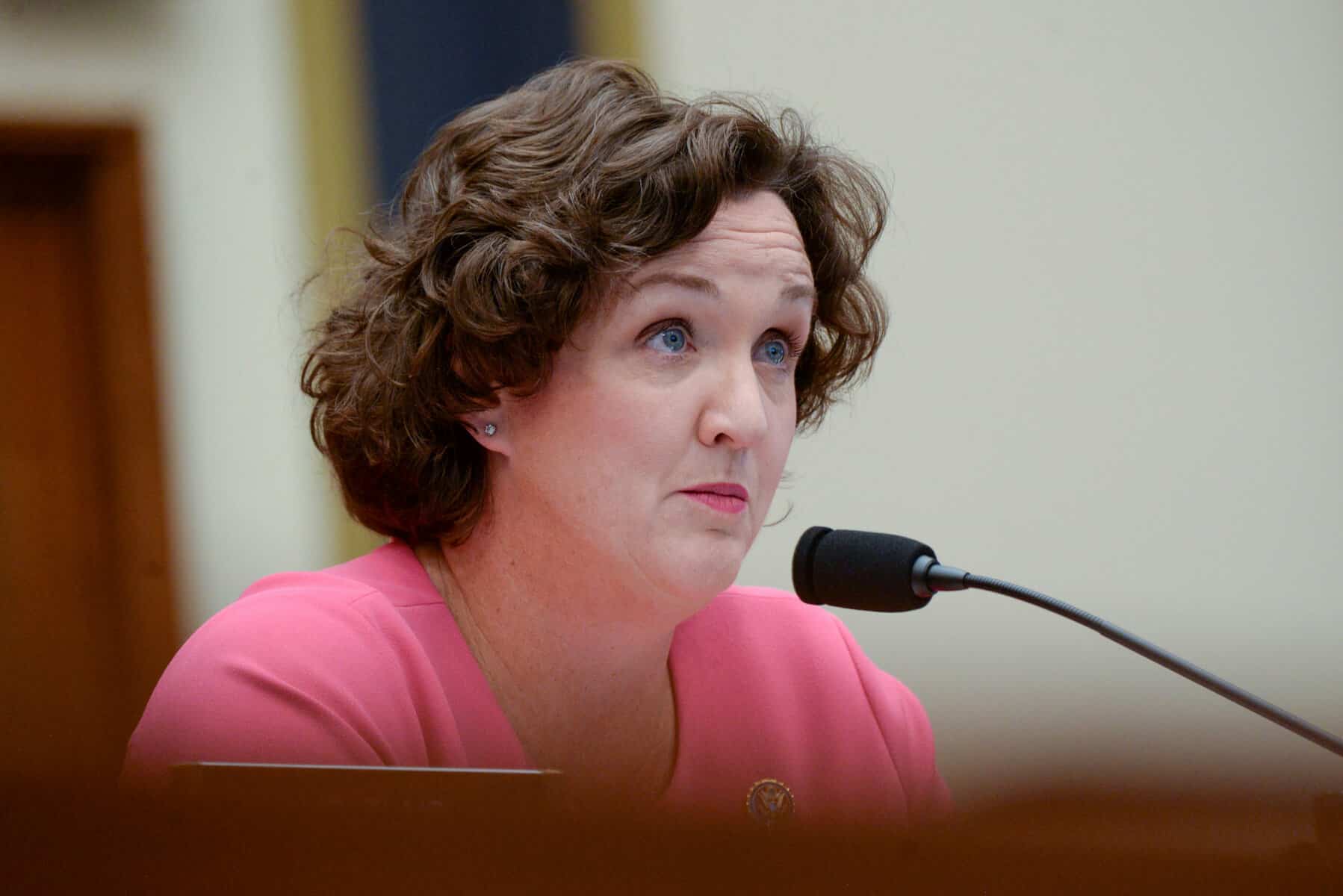 La representante Katie Porter se retracta de los comentarios amañados sobre las elecciones