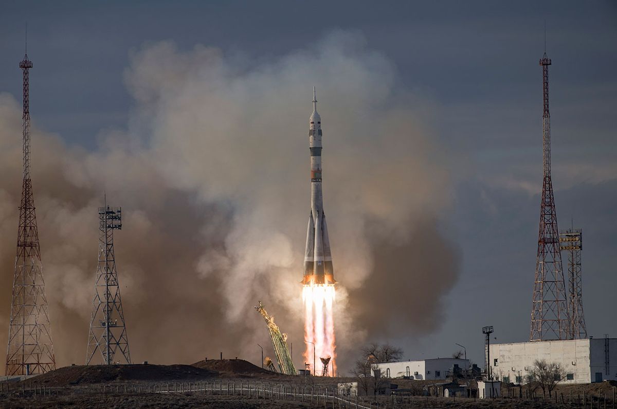 Una azafata se convierte en la primera mujer bielorrusa en el espacio en el lanzamiento de la Soyuz con destino a la ISS