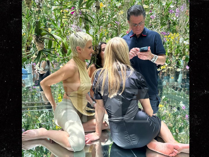 La esposa de Kanye West, Bianca Censori, en fotos familiares antes de la disputa por el vestuario