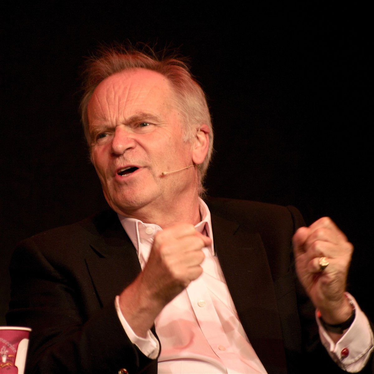 Firma de libros de Jeffrey Archer « Euro Weekly News