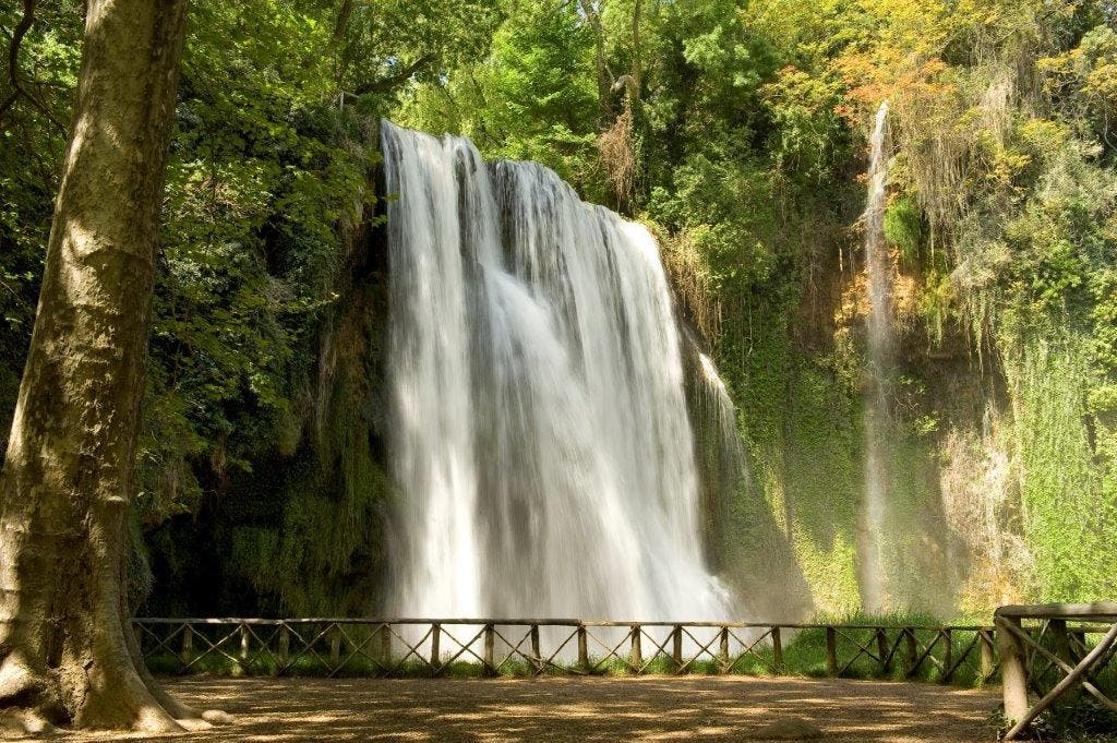 Visita obligada: Las cascadas españolas que te transportarán a Costa Rica