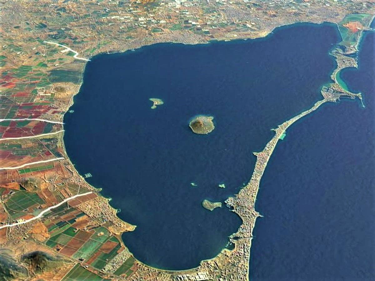 Multan con 2,3 millones de euros a las empresas que vertieron salmuera en la laguna del Mar Menor