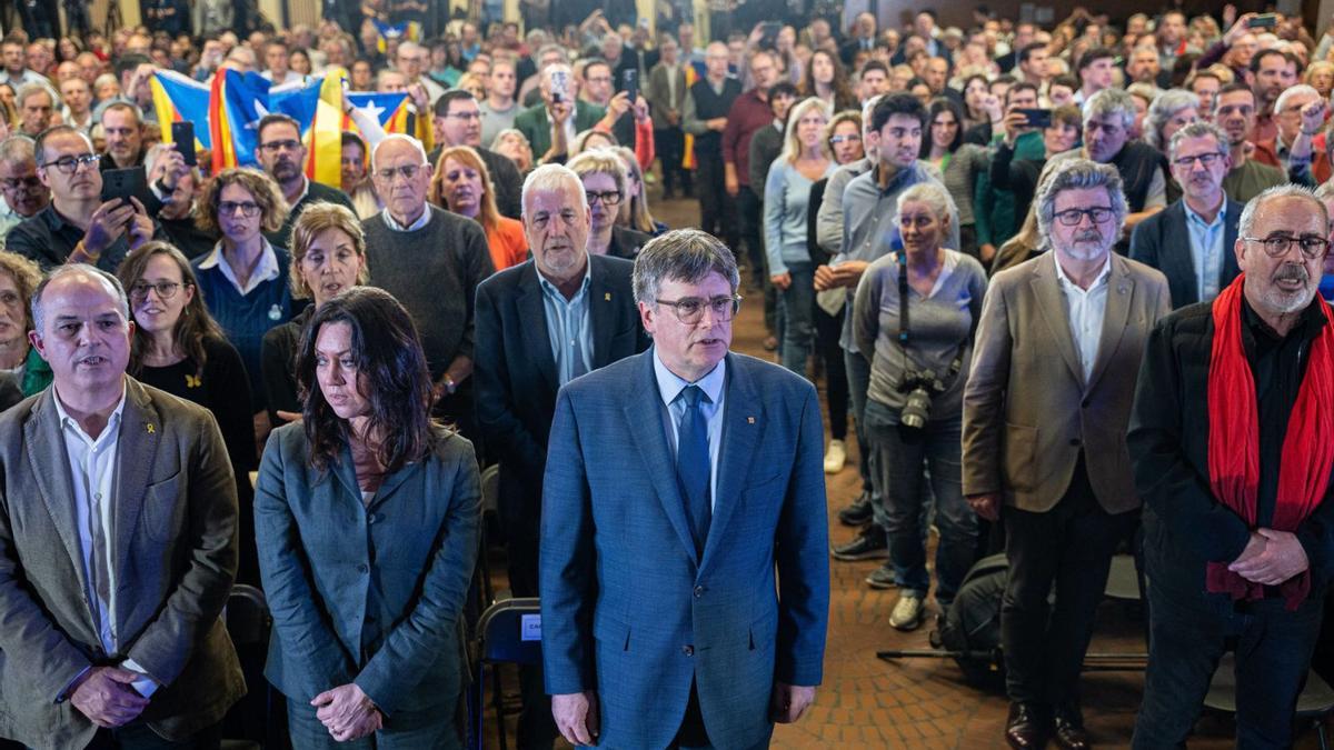 Puigdemont promete una nueva “etapa histórica” ​​para “terminar el trabajo” y acusa a ERC de “rendirse”