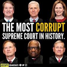 La Corte Suprema ha dictaminado que el Congreso, no los estados, puede retirar de la boleta a un candidato por participar en una insurrección.  Trump es demasiado ignorante para darse cuenta de que el fallo no dice que es digno o apto para ser presidente o que es víctima de una persecución liberal, corrupta e infundada.  Los estados azules no tomarían medidas para impedir que ningún otro republicano se postule para un cargo.  Están luchando para proteger la democracia de Trump, un autócrata inestable e incondicional.