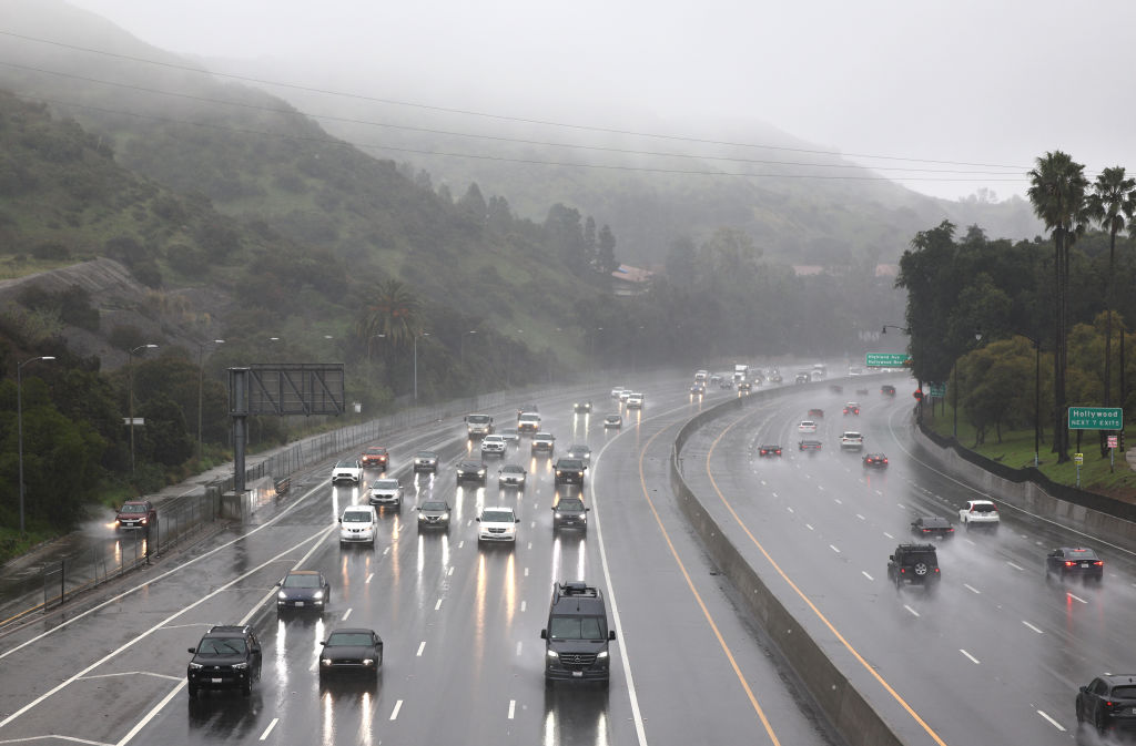 Clima en el noreste de EE. UU.: fuertes lluvias provocarán inundaciones urbanas y retrasarán los viajes; también se observa acumulación de nieve