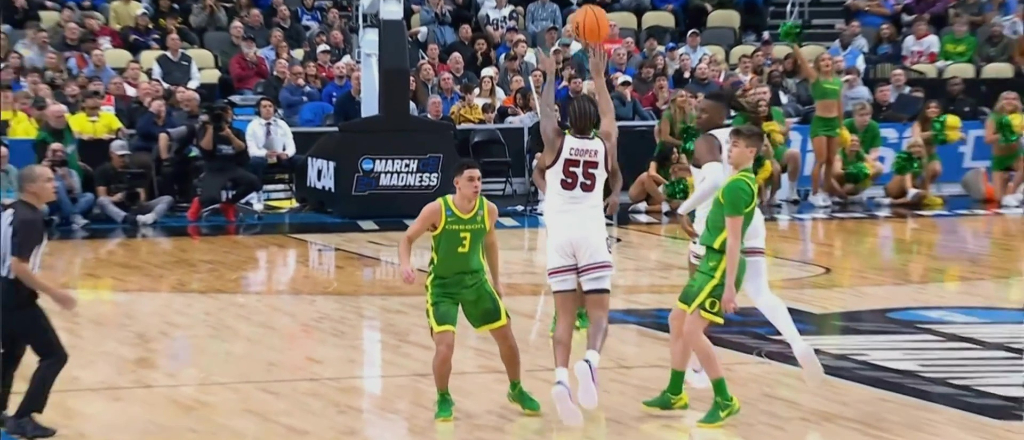 El lanzamiento de 63 pies de Ta’Lon Cooper nos dio nuestro primer mal golpe del torneo de la NCAA 2024
