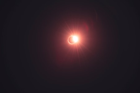 El eclipse solar del 8 de abril podría provocar un aumento de accidentes automovilísticos mortales