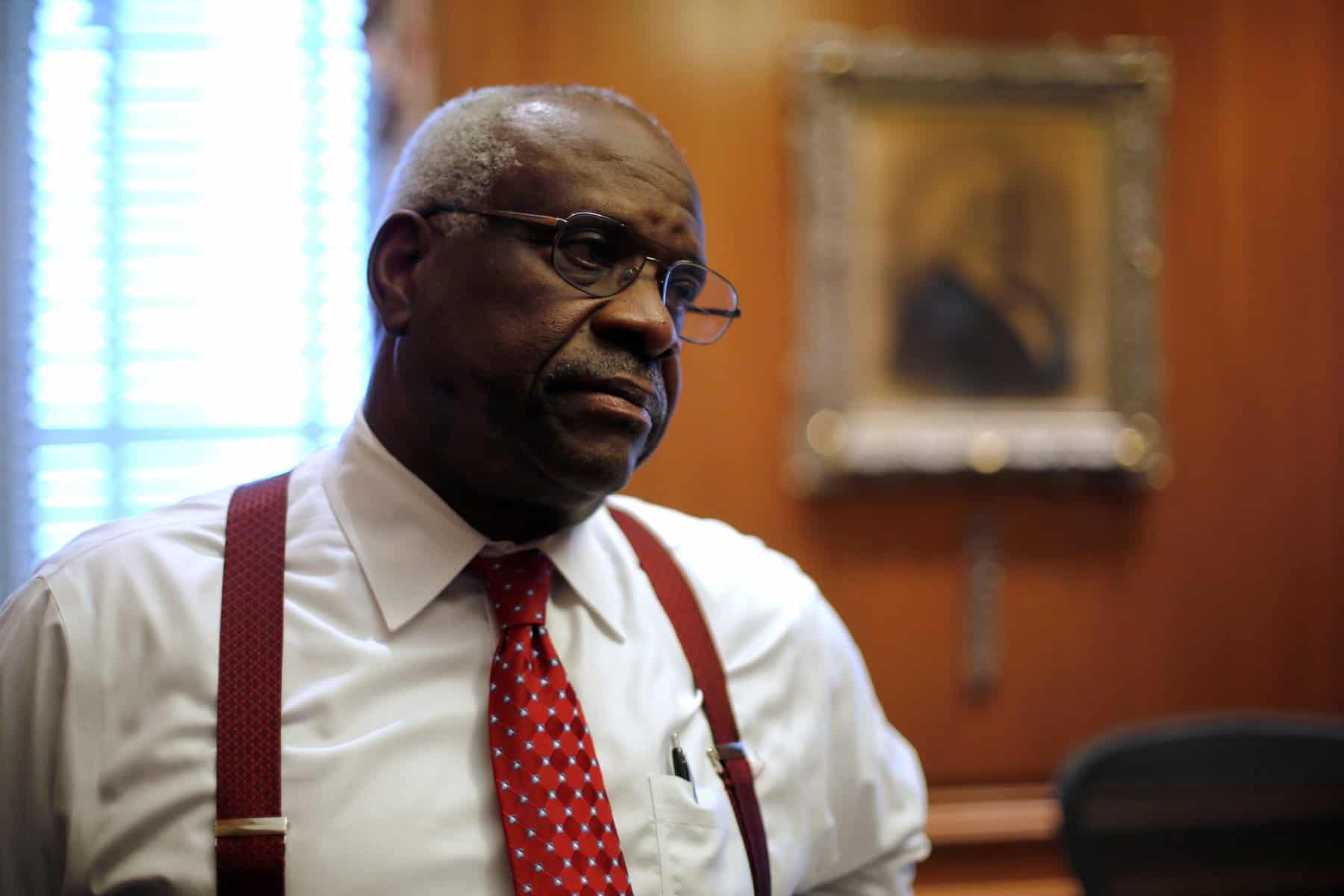 Clarence Thomas minimizó la insurrección del 1/6 durante los argumentos de SCOTUS