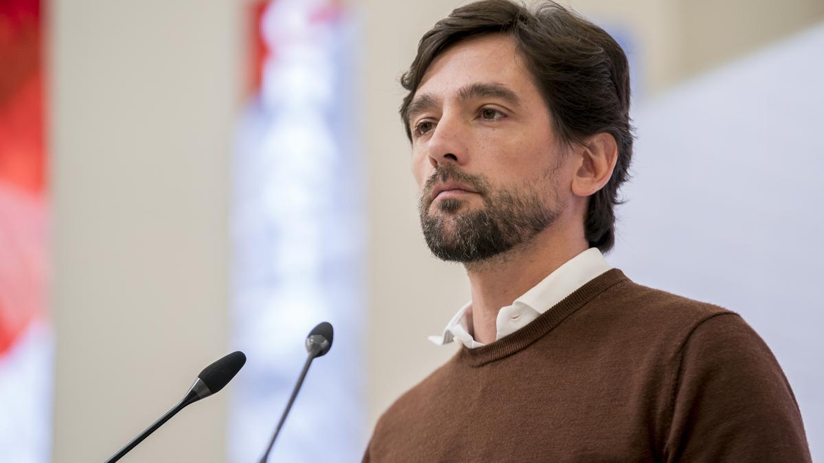 El PP piensa ya en fichar a Adrián Vázquez para la lista europea tras su salida de Cs