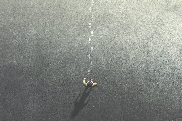 Caminar hacia atrás puede mejorar las articulaciones, la artritis y la salud en general