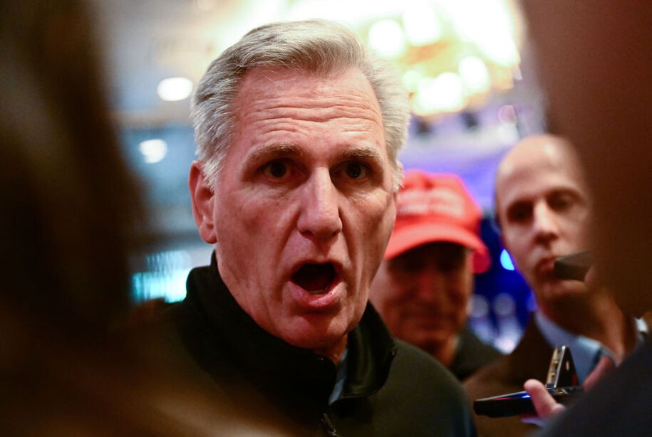 Kevin McCarthy intenta crear un legado, pero no puede renunciar a Trump