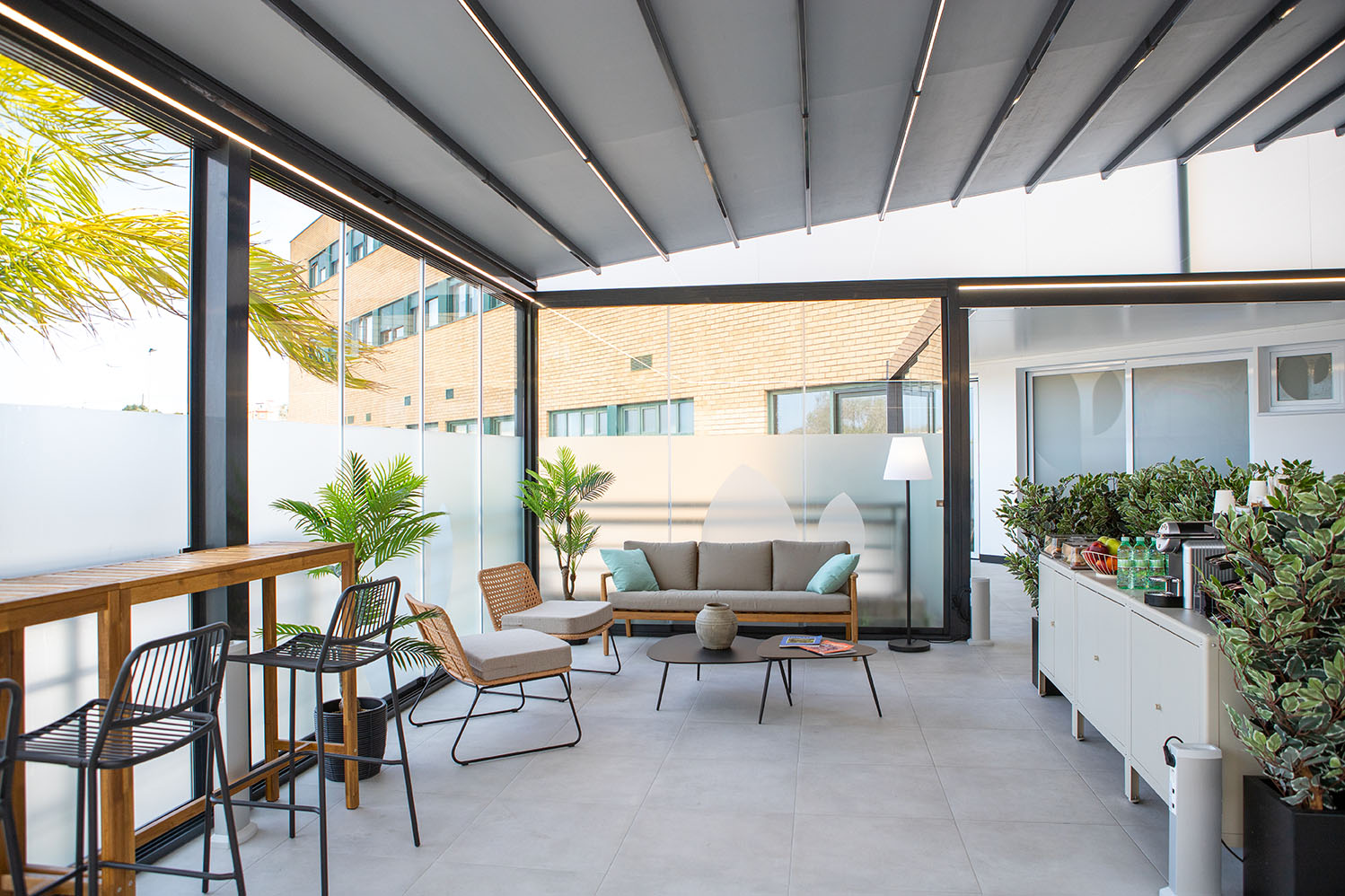 Hospital Quirónsalud Torrevieja amplía el espacio dedicado a los pacientes de la Tarjeta Salud Premium con una exclusiva terraza climatizada