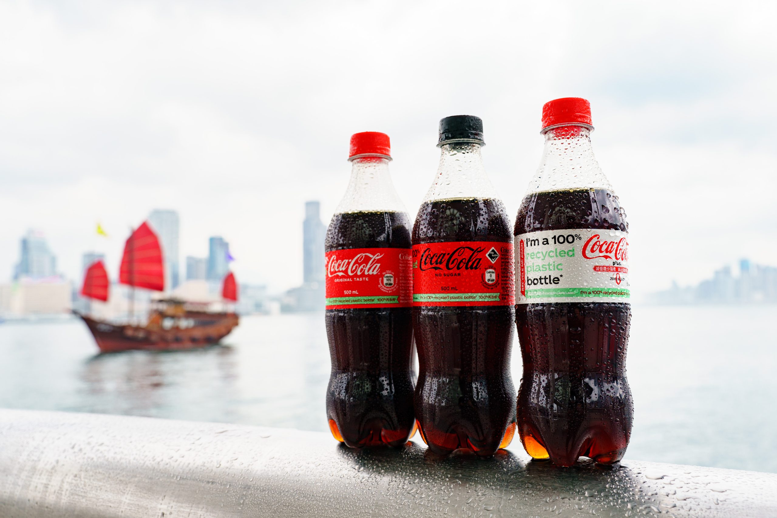 Botellas devueltas, botellas renacidas: Coca-Cola® lanza botellas de plástico 100% reciclado en Hong Kong