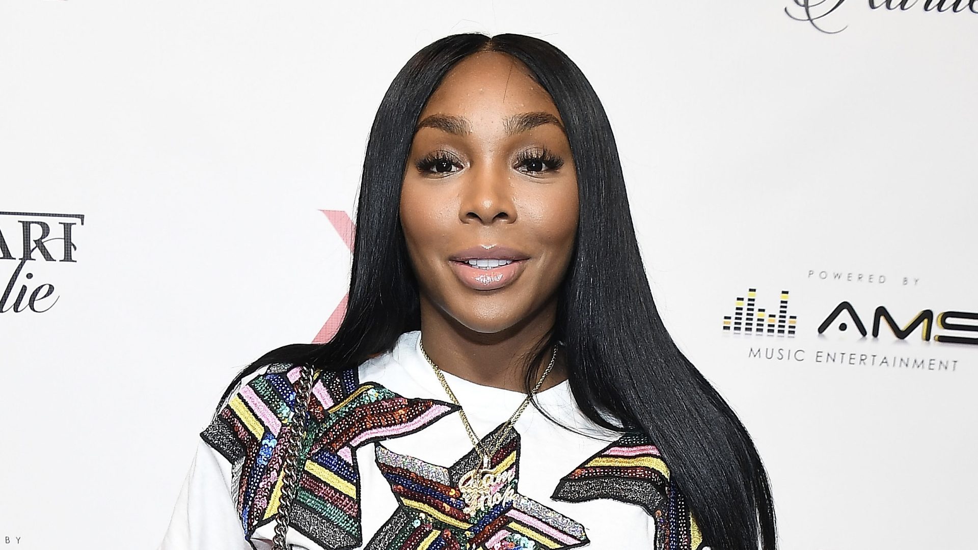 ¡Oraciones arriba!  Sierra Gates comparte que fue hospitalizada después de hacerse un tatuaje enorme en la pierna (video)