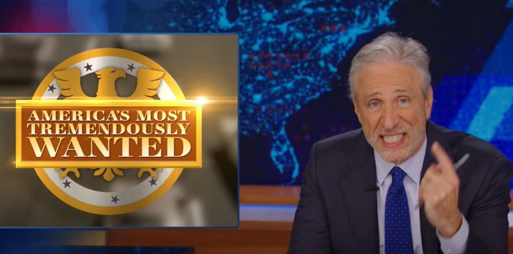 Jon Stewart critica la cobertura exagerada del juicio a Trump por parte de los medios
