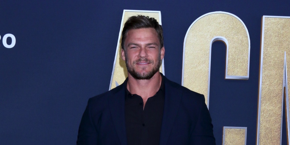 Alan Ritchson revela que dejó de modelar, intentó suicidarse después de ser agredido sexualmente y más noticias – Socialite Life