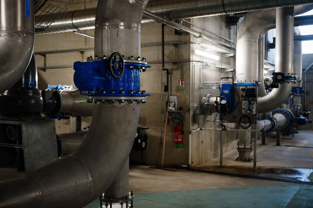 Estados Unidos establece un límite para las PFAS tóxicas en el agua potable; grupos de defensores la llaman norma “histórica”