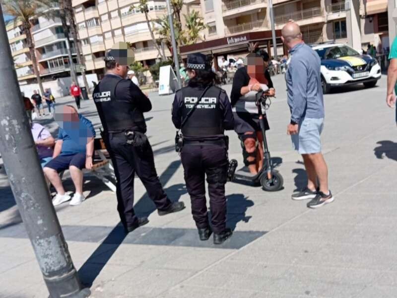 La policía de Torrevieja continúa reprimiendo los scooters eléctricos