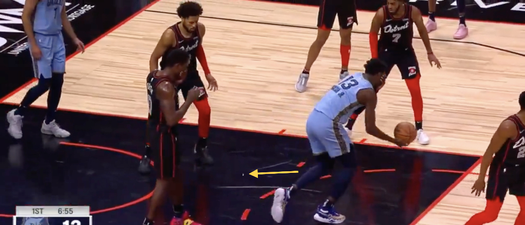 Jalen Duren dejó Grizzlies-Pistons después de que le arrancaran un diente