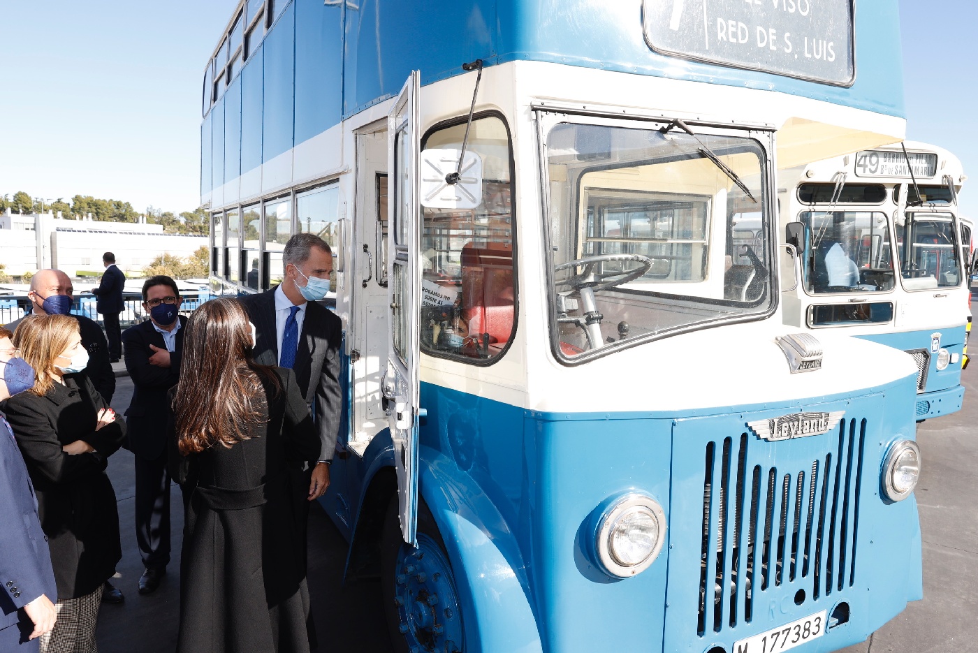 On The Buss – Felipe y Leticia celebran los 75 años de la EMT ⋆ Madrid Metropolitan