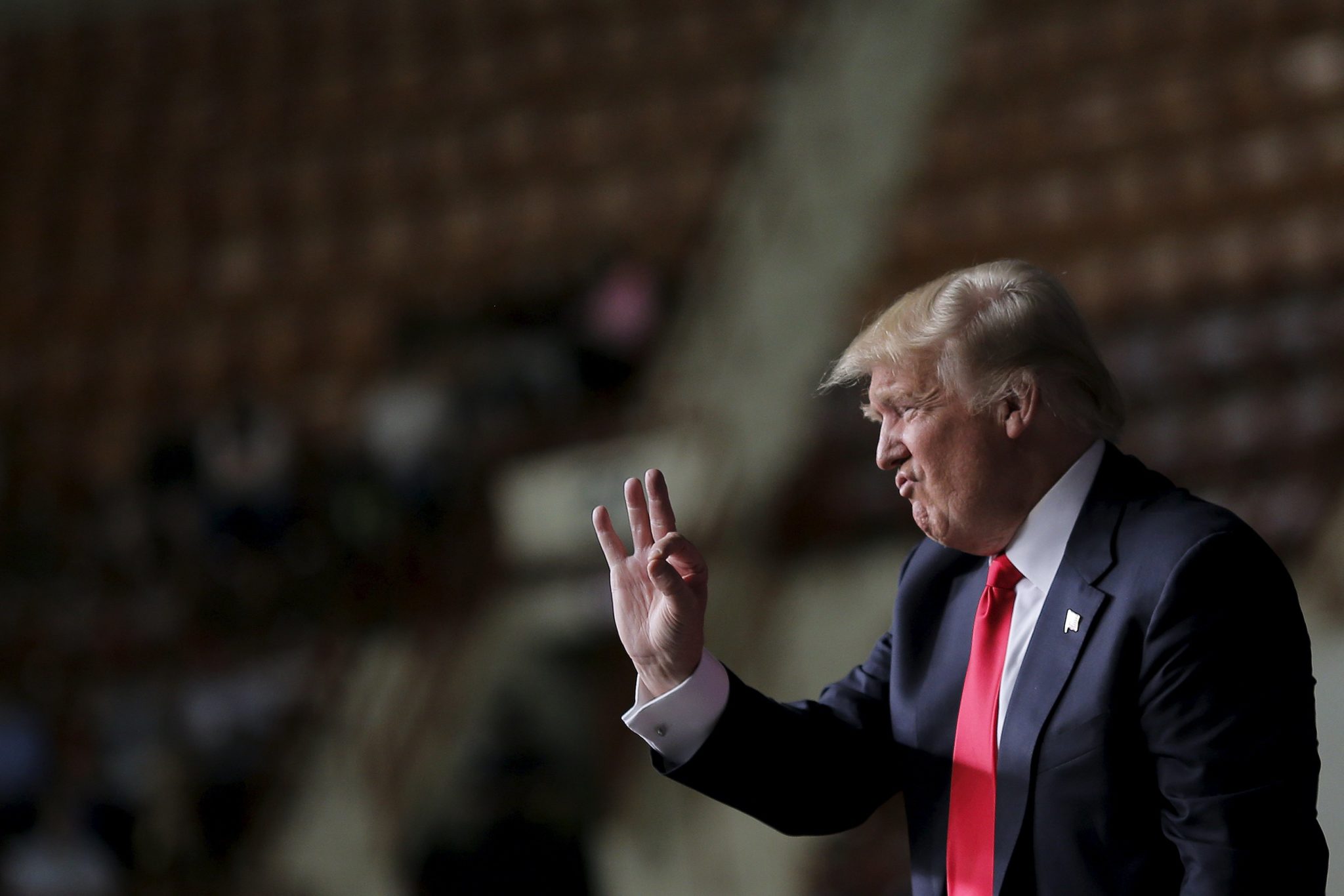 Trump está aceptando increíblemente invitaciones a debates para vicepresidente sin un compañero de fórmula