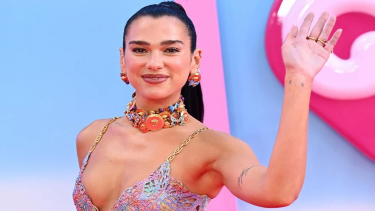 Los padres de Dua Lipa muestran su apoyo por su debut como presentadora de Saturday Night Live;  Detalles en el interior