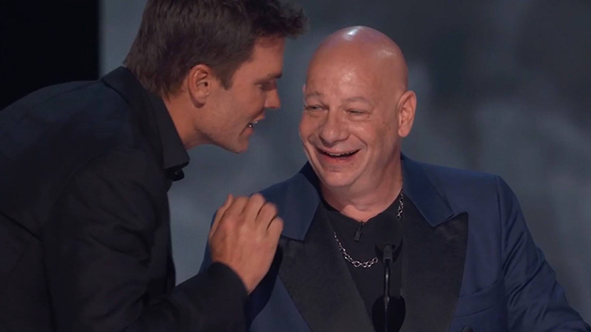 Tom Brady cierra a Jeff Ross por la broma del masaje de Robert Kraft