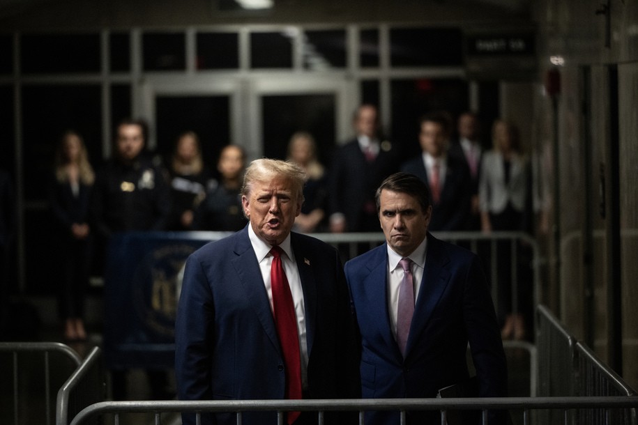 Trump todavía dice que quiere testificar porque la fiscalía podría descansar el caso