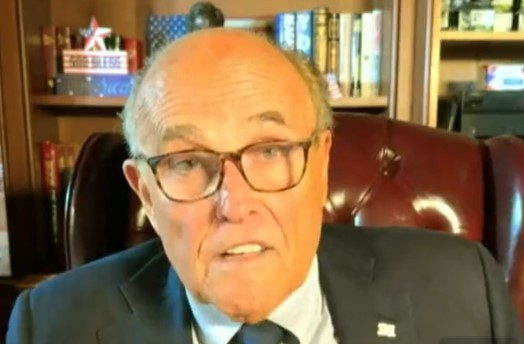 Rudy Giuliani recibe cargos criminales de elector falso de Arizona en su fiesta de cumpleaños
