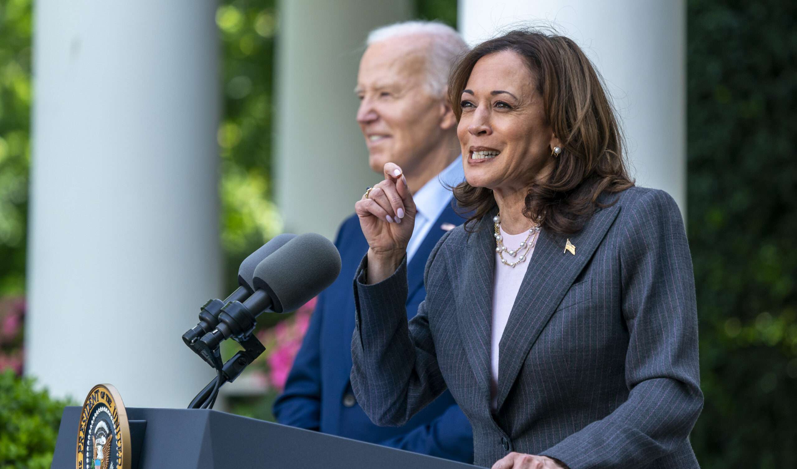 Kamala Harris afirma de manera inverosímil que el número de indultos por marihuana de Biden es de ‘decenas de miles’